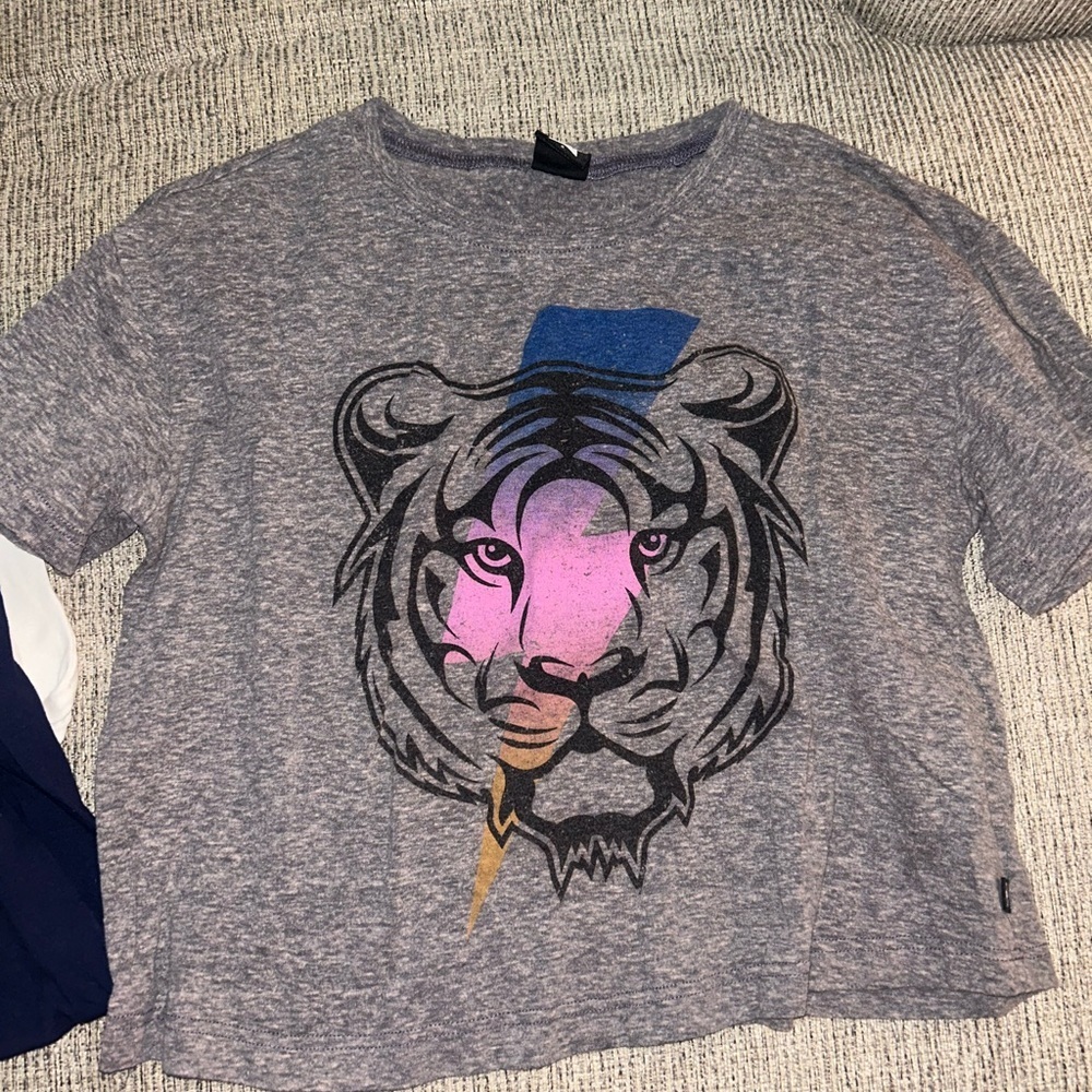 Lot of short sleeve and tank tops for girls size 8 - Picture 11 of 16